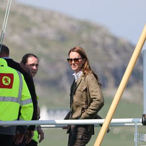 Le Prince William et Kate Middleton, le Prince et la Princesse de Galles, prennent le ferry pour l'île de Iona, le deuxième jour de leur visite à l'île de Mull en Ecosse, Royaume-Uni, le 30 avril 2025.  Photo par Stephen Lock/I-Images/ABACAPRESS.COM