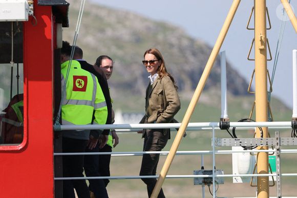 Le Prince William et Kate Middleton, le Prince et la Princesse de Galles, prennent le ferry pour l'île de Iona, le deuxième jour de leur visite à l'île de Mull en Ecosse, Royaume-Uni, le 30 avril 2025.  Photo par Stephen Lock/I-Images/ABACAPRESS.COM