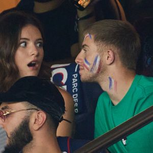 Elsa Bois et son compagnon Michou dans les tribunes lors du match amical - France - Irlande (2-0) lors des matchs qualificatifs à l'Euro 2024 au Parc des Prince à Paris le 7 septembre 2023. © Cyril Moreau/Bestimage