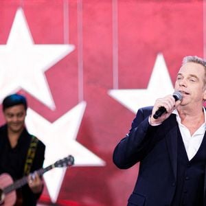 C'est grâce à la musique et à la naissance de sa fille Emelie, fruit de son union avec le mannequin suédois Ulrika, que l'interprète du titre Belle a réussi à retrouver le goût à la vie. 

Exclusif -  Garou - Jour 2 - Enregistrement de l'émission "La Fine Equipe : Le retour !" à Paris, diffusée le 14 janvier sur France 2. Le 4 novembre 2022 © Cyril Moreau-Tiziano Da Silva / Bestimage