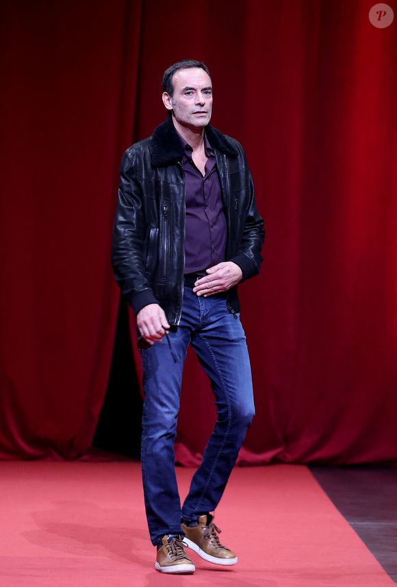Anthony Delon - Pour la séance de clôture de la 16ème édition du Festival Lumière de Lyon, un hommage tout particulier a été rendu à l'acteur Alain Delon en projetant "Plein Soleil" de René Clément. Pour l'occasion Vincent Lindon a prononcé un discours en présence de Anthony Delon, qui, sous le coup de l'émotion, a fondu en larmes pendant l'évocation de son père. C'est la première fois, depuis sa disparition, qu'un hommage était rendu en public à Alain Delon,  au Halle Tony Garnier, à Lyon, France, le 20 octobre 2024. © Dominique Jacovides/Bestimage