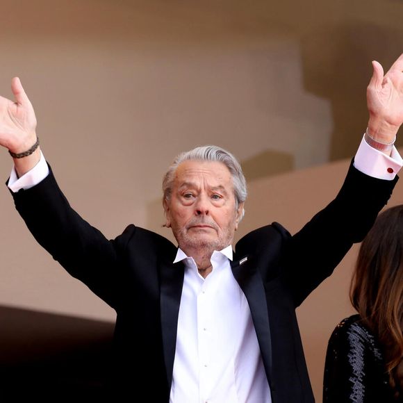 Alain Delon - Montée des marches du film "A Hidden Life" lors du 72ème Festival International du Film de Cannes. Le 19 mai 2019. © Jacovides-Moreau / Bestimage