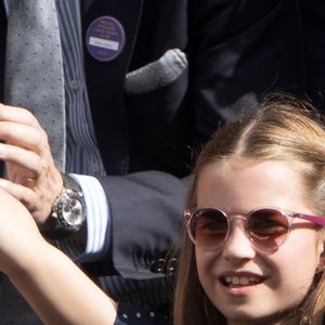 Et d'après son père le prince William, il y a une discipline qu'elle apprécie pratiquer tout particulièrement 
Catherine (Kate) Middleton avec la princesse Charlotte et Pippa Middleton dans les tribunes de la finale du tournoi de Wimbledon 2024, le 14 juillet 2024. Julien Burton / Bestimage