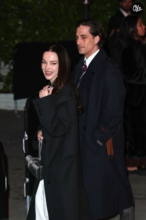 La réception est prévue à Castiglion del Bosco, un domaine viticole de luxe qui a notamment accueilli Paul McCartney et Barack Obama.

Dove Cameron et Damiano David sont photographiés à leur arrivée à la soirée organisée par Vanity Fair et Amazon MGM Studios à l’occasion de la saison des récompenses 2026, au Bar Marmont, à Los Angeles, en Californie.

Backgrid USA / Bestimage