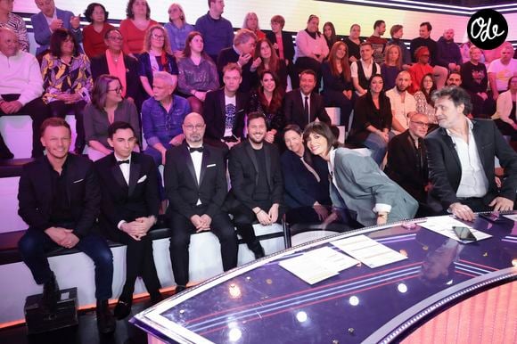 Exclusif - Damien Canivez, Jordan Deluxe, Thomas Guenolé, Maxime Guény, Danielle Moreau, Sophie Coste, Bernard Montiel, Géraldine Maillet, Christophe Carrière, Emilie Lopez, sur le plateau de l’émission « TPMP » La dernière sur C8, présentée par C.Hanouna et diffusée en direct sur C8, Paris, France, le 27 fevrier 2025. © Jack Tribeca / Bestimage