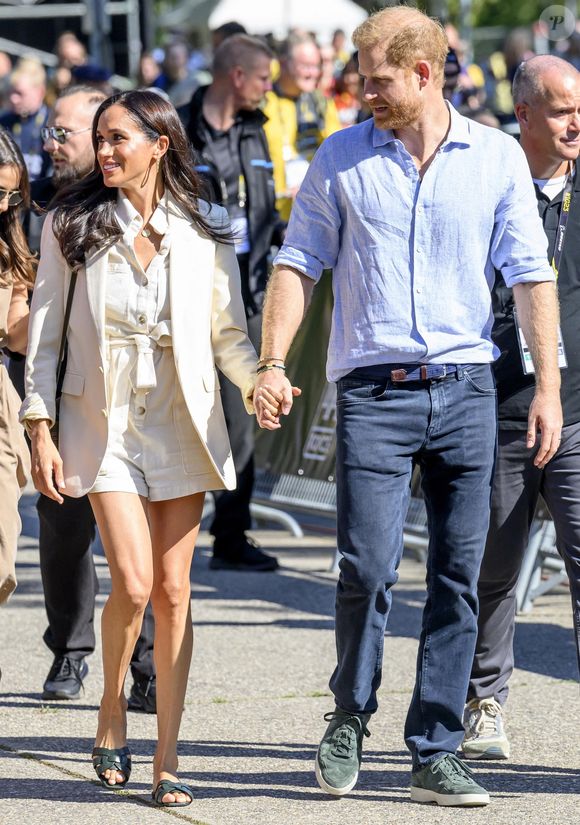 Le prince Harry, duc de Sussex, et Meghan Markle, duchesse de Sussex, aux Invictus Games 2023 à Düsseldorf, le 15 septembre 2023. Backgrid USA / Bestimage