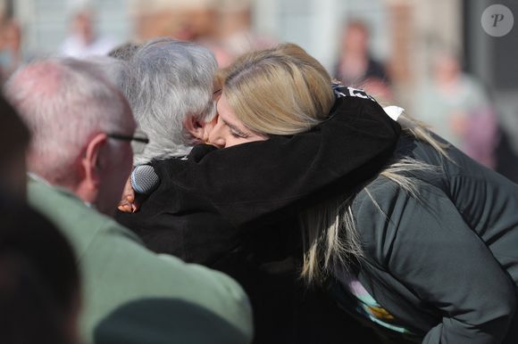 300 personnes réunies pour rendre hommage à Emilie Dequenne dans sa ville de Chièvres (Belgique), le 9 avril 2025, quelques semaines après son décès prématuré, survenu le 16 mars 2025. © Photonews / Bestimage