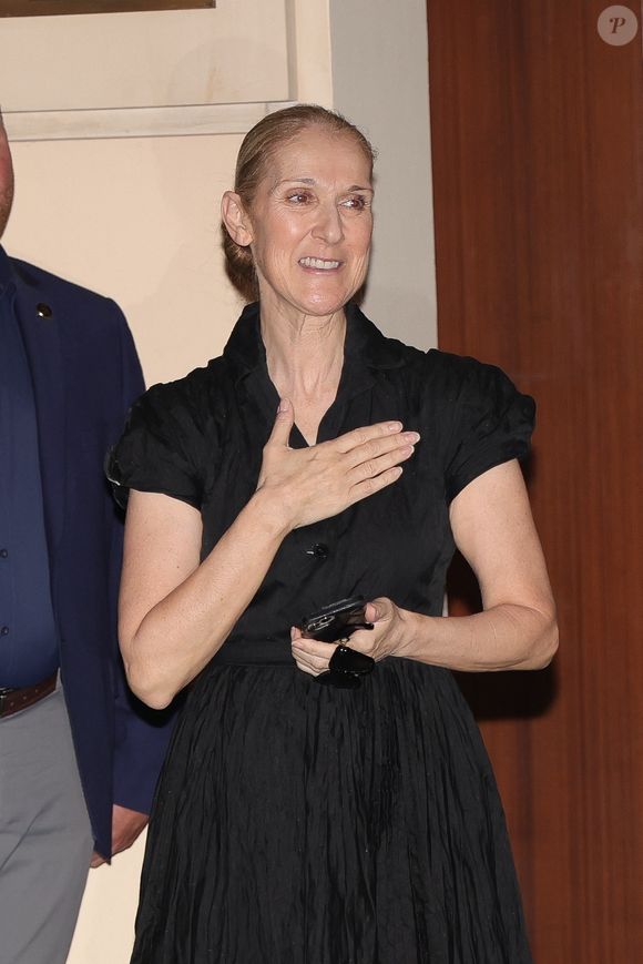 La chanteuse Céline Dion rentre à son hôtel à 1h30 du matin après une longue répétition pour les Jeux Olympiques de 2024 à Paris, le 25 juillet 2024. Photo par : Backgrid USA / Bestimage