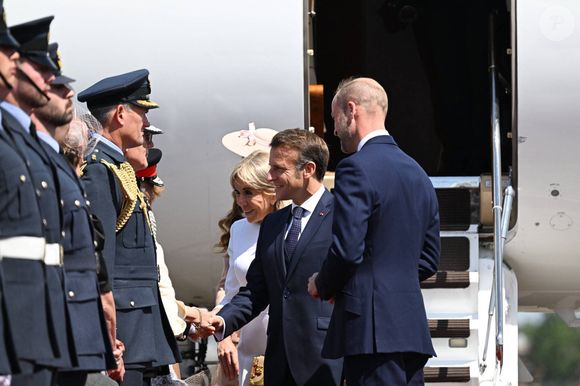 Le prince William, prince de Galles, et Catherine (Kate) Middleton, princesse de Galles, accueillent le couple présidentiel français le président Emmanuel Macron et sa femme la Première Dame Brigitte Macron à l'aéroport Station RAF de Northolt, à Ruislip, Royaume Uni, le 8 juillet 2025. À l'invitation de Leurs Majestés le roi et la reined'Angleterre, le président français et Madame la Première effectueront une visite d'État au Royaume-Uni du 8 au 10 juillet 2025. © Jeanne Accorsini/Pool/Bestimage