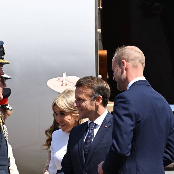 Le prince William, prince de Galles, et Catherine (Kate) Middleton, princesse de Galles, accueillent le couple présidentiel français le président Emmanuel Macron et sa femme la Première Dame Brigitte Macron à l'aéroport Station RAF de Northolt, à Ruislip, Royaume Uni, le 8 juillet 2025. À l'invitation de Leurs Majestés le roi et la reined'Angleterre, le président français et Madame la Première effectueront une visite d'État au Royaume-Uni du 8 au 10 juillet 2025. © Jeanne Accorsini/Pool/Bestimage
