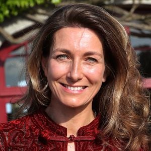 Anne-Claire Coudray lors de la fête de la fleur et l'intronisation de personnalités commandeurs et ambassadeurs par la Commanderie du Bontemps au Château Smith Haut Lafitte à Martillac le 27 avril 2023.
© Fabien Cottereau / Patrick Bernard / Bestimage