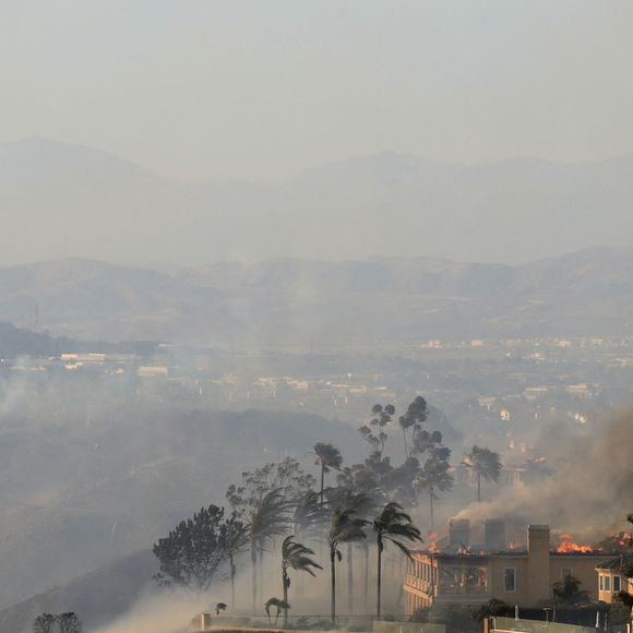 Un incendie côtier en Californie brûle 20 maisons et oblige à des évacuations, à Laguna Niguel, Californie © Ruaridh Stewart/Zuma Press/Bestimage