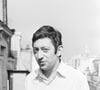 “Après m’avoir imposé le mariage, il m’impose ses liaisons tout en m’interdisant d’en avoir”, affirme Élisabeth Levitzky
Archives - En France, à Paris, Serge Gainsbourg chez lui le 15 septembre 1965. © Jean-Claude Colin via Bestimage