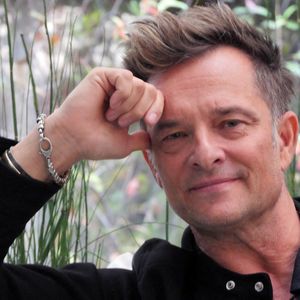 David Hallyday, nom de scène de David Smet, chanteur français, musicien multi-instrumentiste, compositeur et pilote de course, également auteur, photographié à Paris, France, le 8 novembre 2023. Photo par Marc Charuel/ABACAPRESS.COM