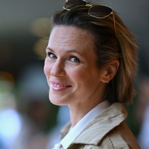 Elle a rejoint l'émission présentée par Bruce Toussaint en janvier 2026. 

Lorie Pester assiste à la douzième journée de Roland-Garros 2026, le 4 juin 2026 à Paris, en France. Photo de Franck Castel/ABACAPRESS.COM