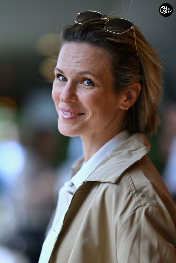 Elle a rejoint l'émission présentée par Bruce Toussaint en janvier 2026. 

Lorie Pester assiste à la douzième journée de Roland-Garros 2026, le 4 juin 2026 à Paris, en France. Photo de Franck Castel/ABACAPRESS.COM