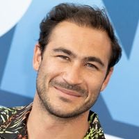 Valentin Kretz (L’Agence) très loin de Paris, il passe du bon temps dans un hôtel ultra luxe et il n’est pas seul