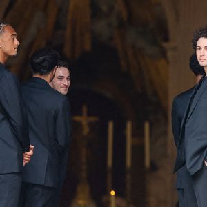 Gaston Ardisson, Sekou Crespo-Mara, Lamine Crespo-Mara, Samuel de Ceccatty (mari de Manon Ardisson), Patrick Ardisson - Arrivées aux obsèques de Thierry Ardisson en l’église Saint-Roch de Paris, France, le 17 juillet 2025. © Clovis-Jacovides/Bestimage