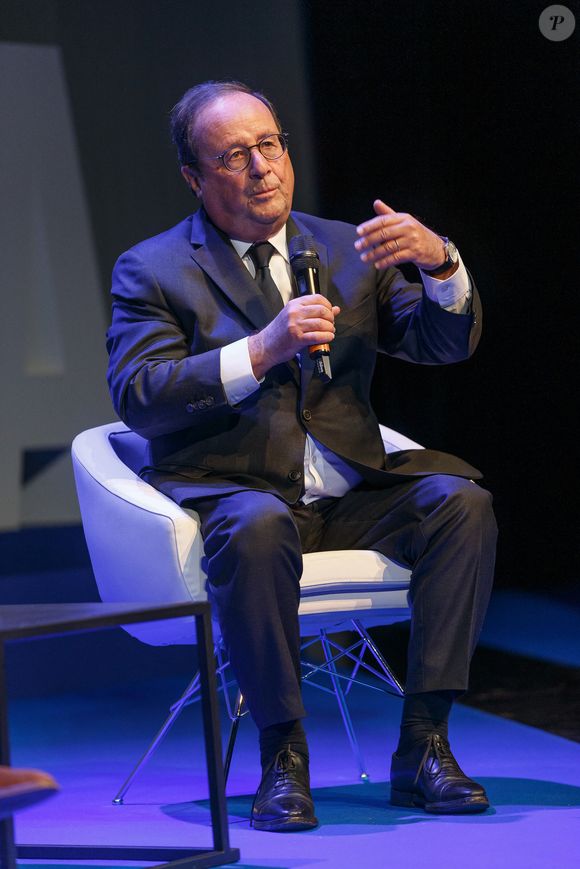 A l'occasion d'une interview pour le média "pitchounes.tv", 

Conférence de François Hollande dans le cadre du festival Series Mania à Lille le 23 mars 2025.  © Stéphane Vansteenkiste/Bestimage