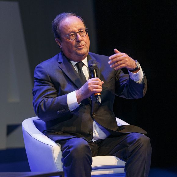 A l'occasion d'une interview pour le média "pitchounes.tv", 

Conférence de François Hollande dans le cadre du festival Series Mania à Lille le 23 mars 2025.  © Stéphane Vansteenkiste/Bestimage