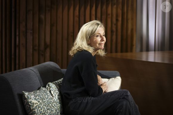 Claire Chazal, figure du paysage médiatique et connue dans la sphère culturelle, a notamment tenu à prendre la parole publiquement. 

Exclusif - Claire Chazal, sur plateau de la nouvelle émission "Animalement Vôtre" présentée par Bernard Montiel et diffusée le 7 décembre sur France 3, à Paris, France, le 7 octobre 2025. © Jack Tribeca/Bestimage