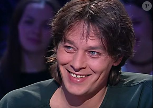 L'héritage de la star serait bouleversé par le lien entre Alain Delon et Ari Boulogne s'il était confirmé

Ari Boulogne (né Christian Aaron Paffgen, fils illégitime d'Alain Delon) dans l'émission "Tout le monde en parle" d'Ardisson en 2001. Ari Boulogne ( fils de la chanteuse Nico, qui a toujours clamé que son père était Alain Delon) est mort chez lui dans le XV eme arrodissement de paris le 20 mai 2023.
© Capture TV France 2 via Bestimage