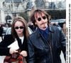 Une relation scandaleuse à l'époque en raison de leur différence d'âge. Et pour cause, elle avait 15 ans. Il en avait vingt-sept.

Vanessa Paradis et Florent Pagny en 1992
BERTRAND RINDOFF PETROFF / BESTIMAGE