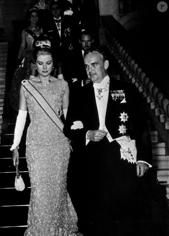 Engagé au sein de la famille royale monégasque, Jean a donc déménagé à Monaco avec sa famille, dans une maison de la rue colonel Bellando de Castro "avec un petit jardin qui donnait sur la mer."

Archives - Le prince Rainier III de Monaco et Grace Kelly
Europa Press / Bestimage