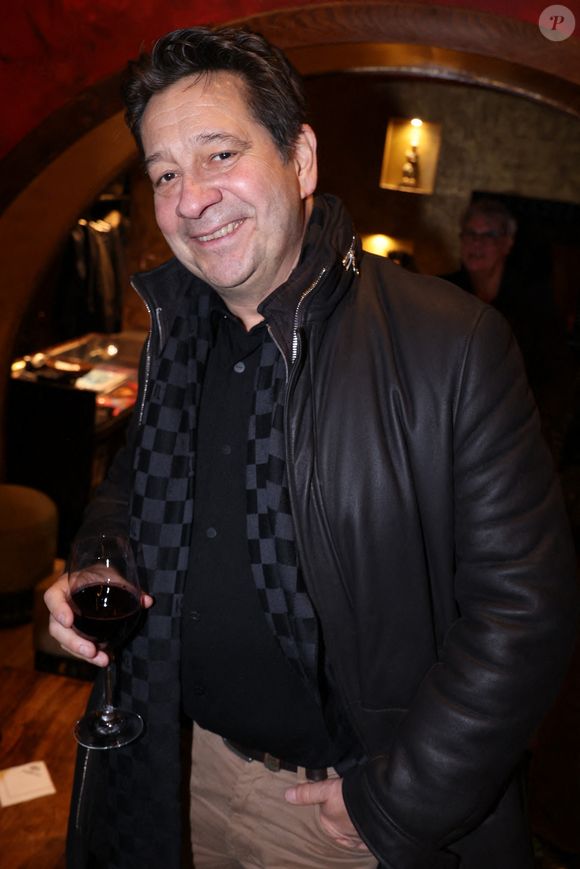 Cette sortie illustre sa passion de longue date pour la gastronomie.

Exclusive - Laurent Gerra assiste au lancement du livre d'Alexandre Jardin " La femme qui inventa l'amour " organisé par Five Eyes Production au Buddha Bar à Paris, France, le 13 janvier 2026. © by Jerome Domine/Abacapress.com