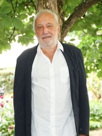 François Berléand vit dans l'un des quartiers les plus prisés de Paris, un logement rempli d'oeuvres d'art