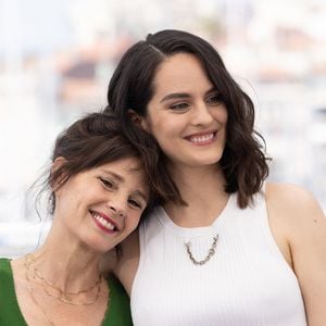 Anouk Grinberg, Noémie Merlant - Photocall du film "L'innocent" lors du 75ème Festival International du Film de Cannes, le 24 mai 2022.
© Cyril Moreau / Bestimage