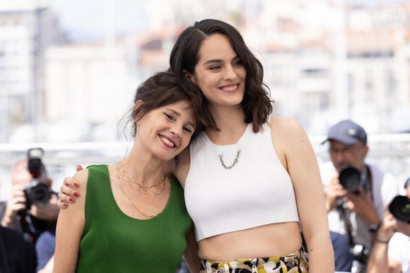 Anouk Grinberg, Noémie Merlant - Photocall du film "L'innocent" lors du 75ème Festival International du Film de Cannes, le 24 mai 2022.
© Cyril Moreau / Bestimage