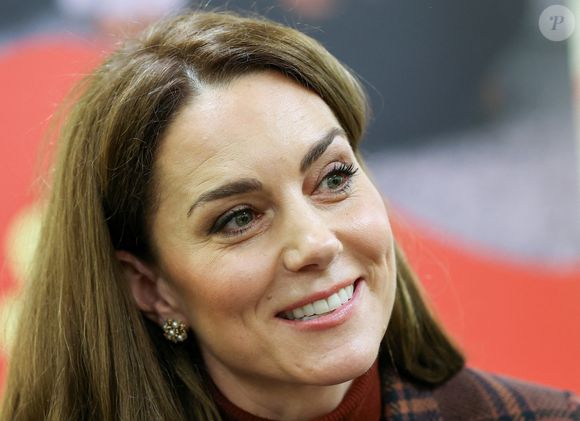 sur ses looks mais que l'on s'intéresse plutôt à ses engagements. Le message est passé mais nous allons tout de même évoquer sa dernière tenue 


Catherine (Kate) Middleton, princesse de Galles, visite une unité mère-enfant (MBU) d'Action for Children à la prison HMP Styal de Wilmslow, Royaume Uni, le 11 février 2025. © Phil Noble/WPA-Pool/Bestimage