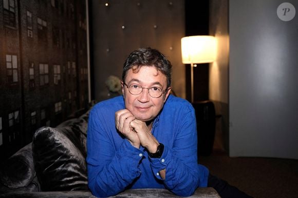 Frederic Bouraly posant lors d'une séance de portrait à Paris, France, novembre 2019. Photo par VIM/ABACAPRESS.COM