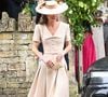 Elle avait opté pour une longue robe beige claire

Kate Middleton pour le mariage royal de Peter Phillips et Harriet Sperling à l'église All Saints' Church de Kemble le 6 juin 2026. Photo : Backgrid UK/ Bestimage