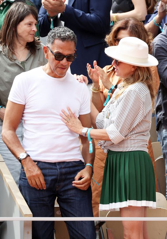 Sarah Poniatowski (Lavoine) avec son compagnon Roschdy Zem et son fils Roman dans les tribunes lors des Internationaux de France de Tennis de Roland Garros 2025. Paris, le 1er Juin 2025. © Dominique Jacovides/Bestimage