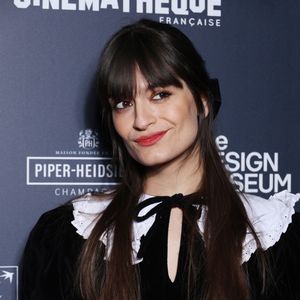 Clara Luciani - Vernissage de l'exposition de 'Wes Anderson' à la Cinémathèque Française de Paris le 17 mars 2025. © Denis Guignebourg/Bestimage