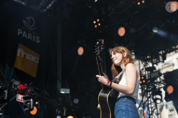 Lonny en concert lors du festival Fnac Live sur le parvis de l'Hôtel de Ville de Paris. Le 29 juin 2022
© Jérémy Melloul / Bestimage