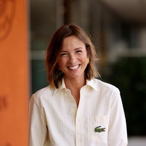 Le 15 août 2025, Isabelle Ithurburu aux commandes du JT de 13heures de TF1 depuis juillet, a clôturé avec brio son intérim !

Isabelle Ithurburu - Les célébrités au village lors des Internationaux de France de Tennis de Roland Garros le 1er juin 2025. © Dominique Jacovides / Bestimage