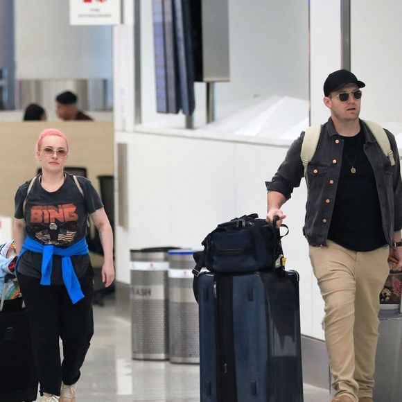 Quatre jours après le décès, l'avocat de Brian Hickerson, Sloan Ellis, a pris la parole.

Hayden Panettiere aux côtés de Brian Hickerson à Los Angeles en train de récupérer ses bagages.

Backgrid USA / Bestimage