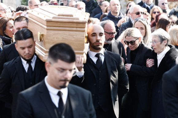 David Salles, Audrey Salomone et la mère de Bruno Salomone - Sorties des obsèques de Bruno Salomone en l'église Sainte-Anne de Polangis de Joinville-le-Pont (Val-de-Marne) le 23 mars 2026. © Cyril Moreau - Dominique Jacovides / Bestimage