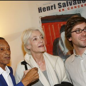 Henri Salvador, Françoise Hardy et son fils Thomas Dutronc - Henri Salvador tire sa révérence et fait ses adieux à la scène lors d'un concert au Palais des Congrès à Paris. Le 21 décembre 2007 ©  RINDOFF-GUIREC / BESTIMAGE