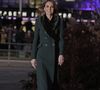 La princesse de Galles, elle était, comme elle en l'habitude, lumineuse. : Kate Middleton portait un long manteau vert émeraude signé Catherine Walke, affublé d'un col en fausse fourrure, avec, en dessous, une jupe à motif écossais, made in Miu Miu.

La princesse de Galles arrive à l'abbaye de Westminster à Londres pour le service de chants "Together At Christmas", le 5 décembre 2025. PA Photo/ Bestimage
