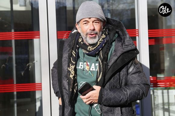 Stéphane Plaza à la sortie des studios de RTL à Neuilly-sur-Seine, France, le 5 janvier 2022. © Panoramic/Bestimage