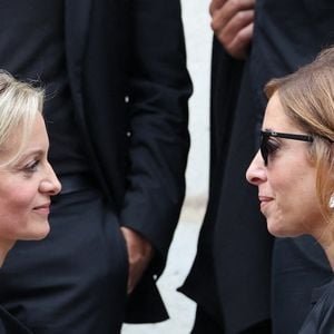 Léa Salamé, Audrey Crespo-Mara - Sorties des obsèques de Thierry Ardisson en l’église Saint-Roch de Paris, France, le 17 juillet 2025.  © Clovis-Jacovides/Bestimage