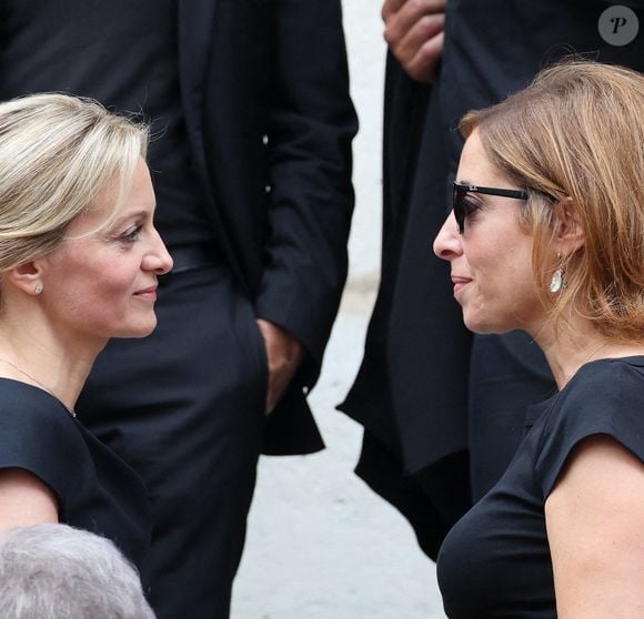 Léa Salamé, Audrey Crespo-Mara - Sorties des obsèques de Thierry Ardisson en l’église Saint-Roch de Paris, France, le 17 juillet 2025.  © Clovis-Jacovides/Bestimage