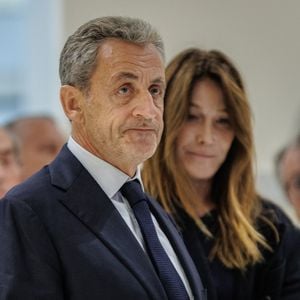 Nicolas Sarkozy sera incarcéré à la prison de la Santé, à Paris, à la suite de sa condamnation à cinq ans de prison dans le cadre de l'affaire des soupçons de financements libyens de sa campagne présidentielle 


Nicolas Sarkozy condamné à 5 ans de prison à l'issue du procès de l'affaire du financement libyen au tribunal correctionnel de Paris. L'ancien chef de l'Etat était accompagné de sa femme, C.Bruni. Nicolas Sarkozy, jugé coupable d’association de malfaiteurs, sera prochainement convoqué en vue de lui signifier la date de son incarcération. (Credit Image: © Sadak Souici/ZUMA Press Wire)