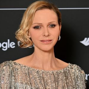 La princesse Charlene de Monaco durant la soirée du Monaco E-Prix 2026 à l'hôtel de Paris à Monaco, le 17 mai 2026. Lors du dîner, Alejandro Agag, le fondateur et président de Formula E, a convié sur scène le prince Albert II de Monaco et la princesse Charlene pour remettre le prix du meilleur pilote du week-end. C'est le néerlandais, Nyck de Vries qui a reçu son trophée des mains du couple princier. © Bruno Bebert / Bestimage