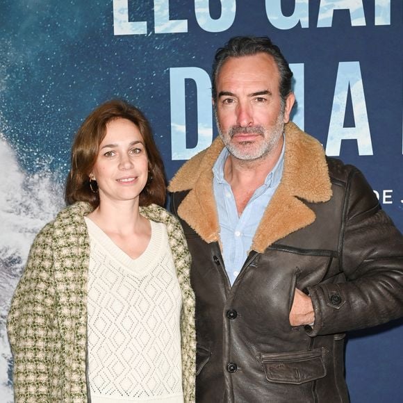 Jean Dujardin et Nathalie Péchalat à la première du film "Les gardiennes de la planète" au cinéma Pathé Wepler à Paris, France, le 12 février 2023. © Coadic Guirezc/Bestimage