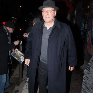 Exclusif - Jean Reno sort de l’enregistrement de l’émission de télévision "C à Vous" à Paris, France, le 2 janvier 2017.